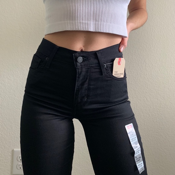 Levi’s 721 high rise skinny jean in black - Picture 3 of 9